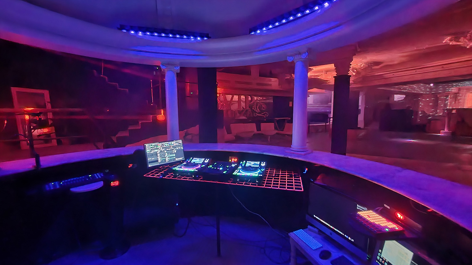 ESSIGI DANCING NIGHTLUB IBIZA